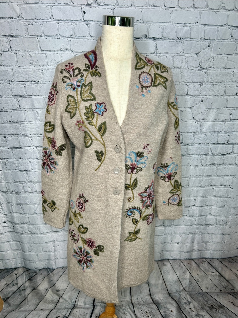 Tweeds Beige Embroidered Floral Cardigan Coat